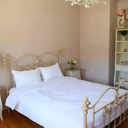 μαρία νεφέλη για μαγικές διακοπές στο νησί μας